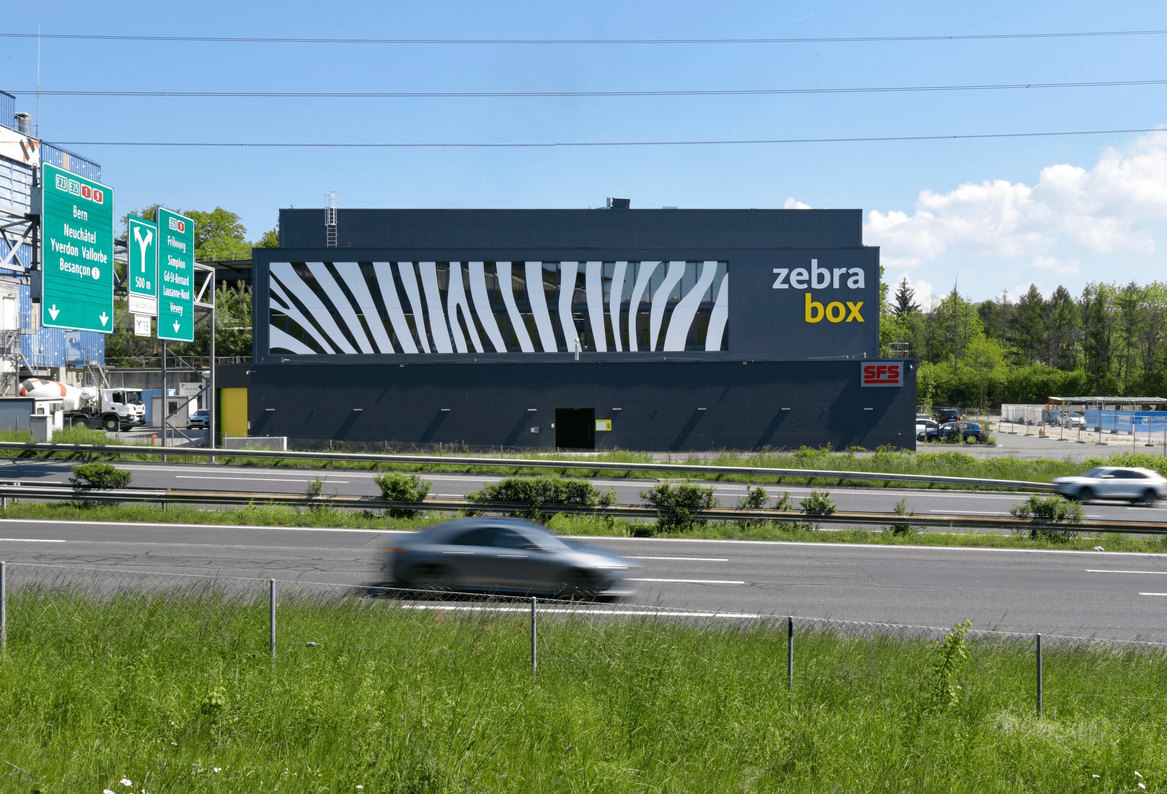 Zebrabox Bussigny Gebäude Aussenfassade