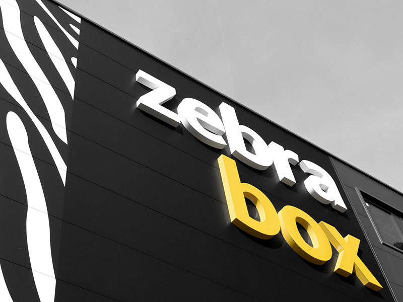 Logo Zebrabox sur le bâtiment